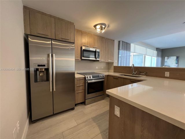 1000 99 6, Bay Harbor Islands, FL 33154