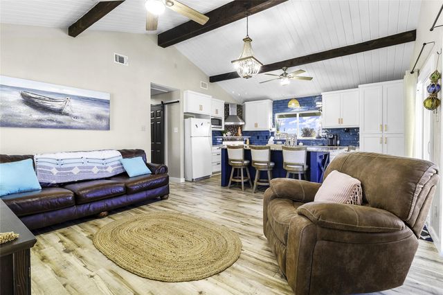 129 Second Avenue, Onalaska, TX 77360