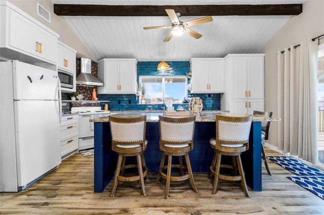 129 Second Avenue, Onalaska, TX 77360