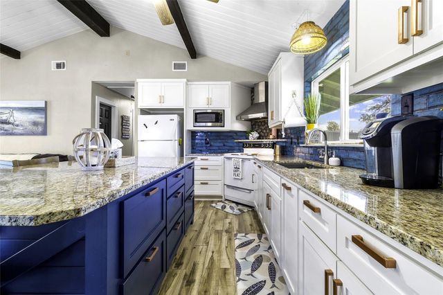 129 Second Avenue, Onalaska, TX 77360