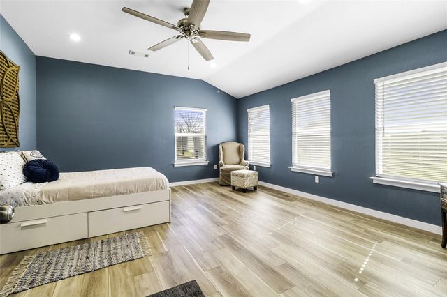 129 Second Avenue, Onalaska, TX 77360