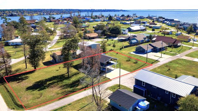 129 Second Avenue, Onalaska, TX 77360