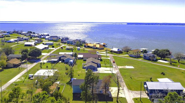 129 Second Avenue, Onalaska, TX 77360