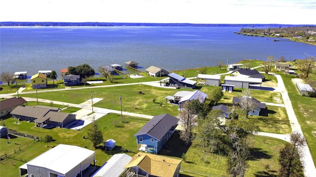 129 Second Avenue, Onalaska, TX 77360