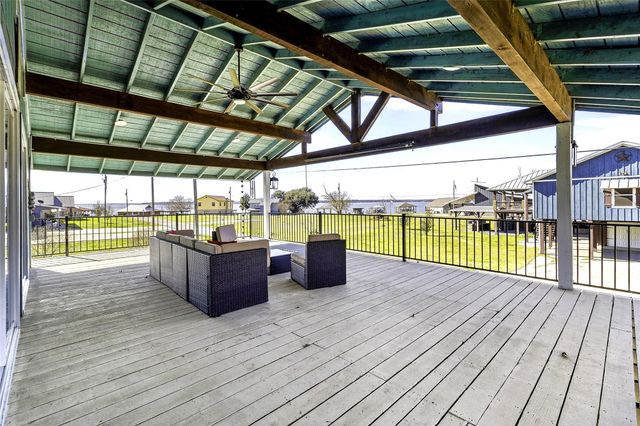 129 Second Avenue, Onalaska, TX 77360
