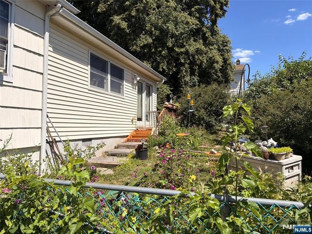 33 Butler Street, Clifton, NJ 07011