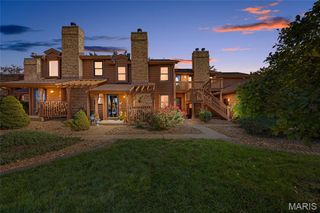 2006 Avignon Court D, St Charles, MO 63303