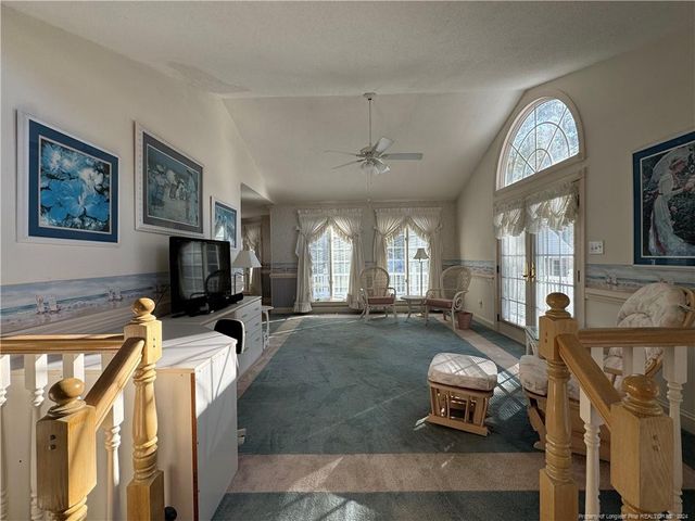 908 E Prospect Avenue, Raeford, NC 28376