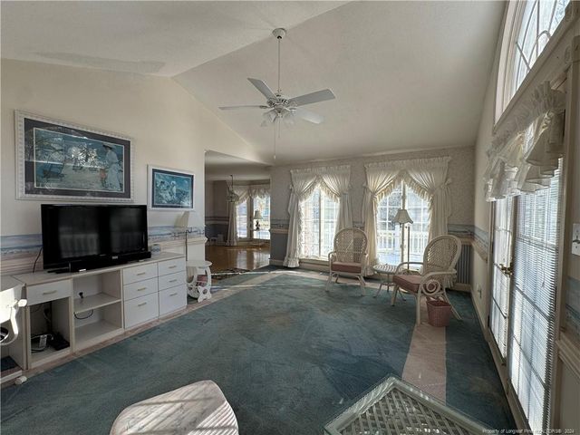908 E Prospect Avenue, Raeford, NC 28376
