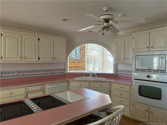 908 E Prospect Avenue, Raeford, NC 28376