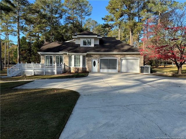 908 E Prospect Avenue, Raeford, NC 28376