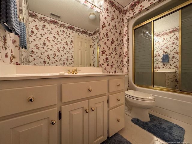 908 E Prospect Avenue, Raeford, NC 28376