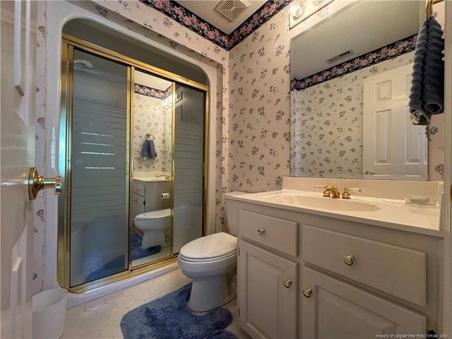908 E Prospect Avenue, Raeford, NC 28376