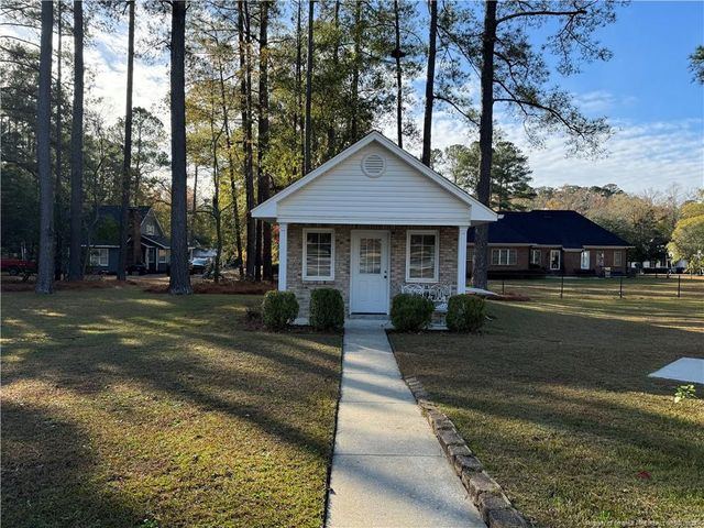 908 E Prospect Avenue, Raeford, NC 28376
