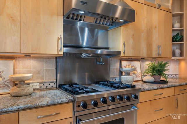 1400 N Razza Way, Eagle, ID 83616