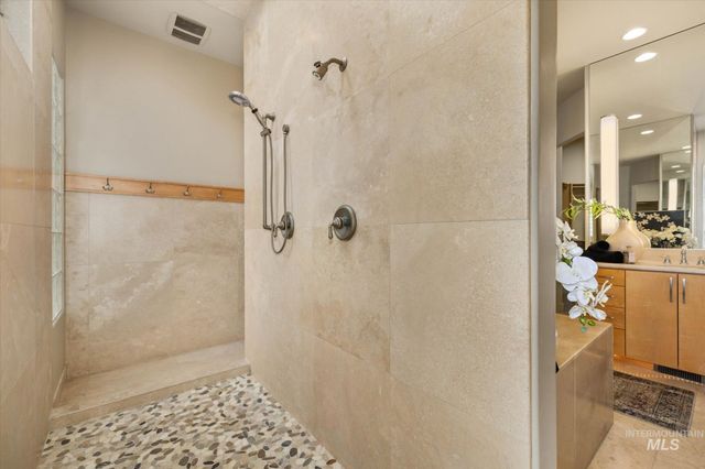 1400 N Razza Way, Eagle, ID 83616