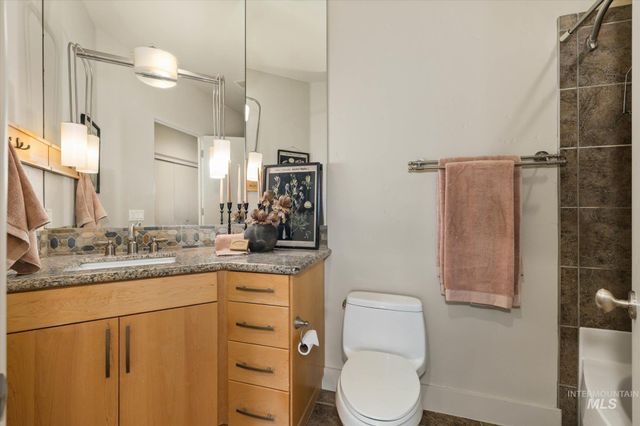 1400 N Razza Way, Eagle, ID 83616