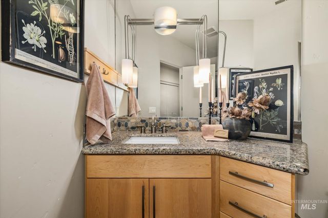 1400 N Razza Way, Eagle, ID 83616