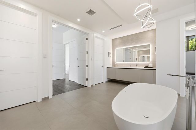 2863 NE 27th Street, Fort Lauderdale, FL 33306