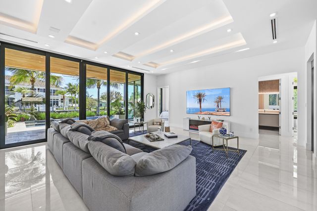 2863 NE 27th Street, Fort Lauderdale, FL 33306