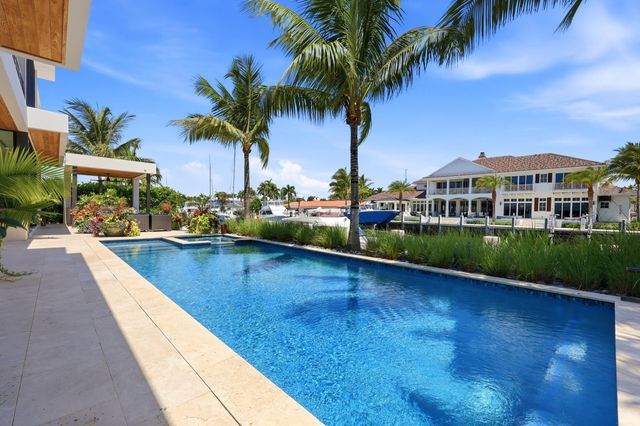 2863 NE 27th Street, Fort Lauderdale, FL 33306