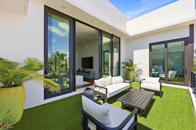 2863 NE 27th Street, Fort Lauderdale, FL 33306