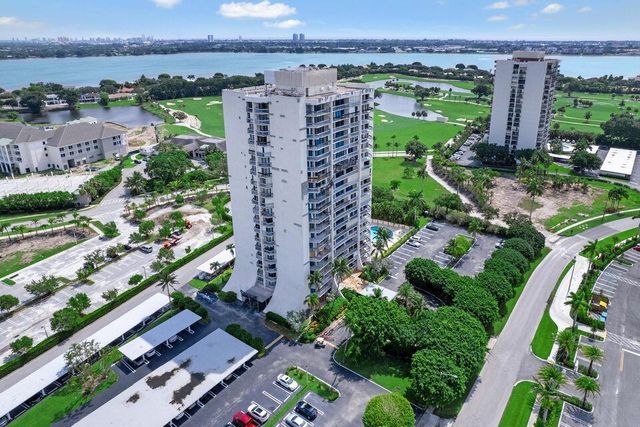 2400 Presidential Way 1206, West Palm Beach, FL 33401