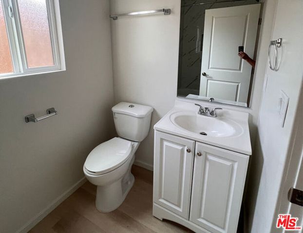 945 W 76th Street, Los Angeles, CA 90044