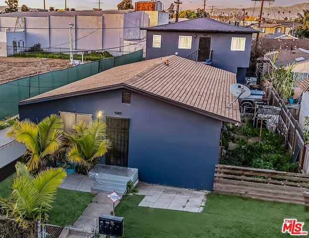 945 W 76th Street, Los Angeles, CA 90044