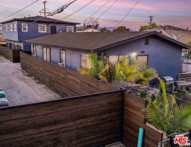 945 W 76th Street, Los Angeles, CA 90044