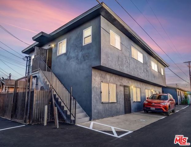 945 W 76th Street, Los Angeles, CA 90044