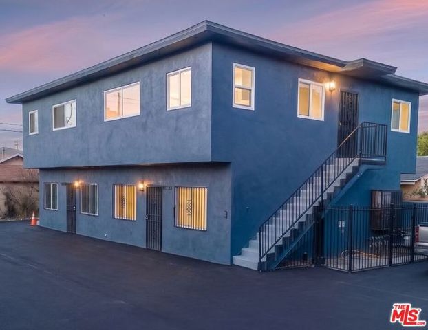 945 W 76th Street, Los Angeles, CA 90044