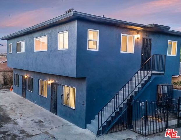 945 W 76th Street, Los Angeles, CA 90044