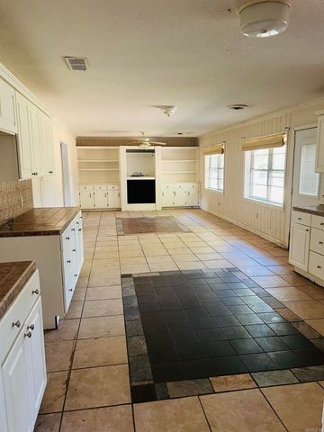 467 S Edwards Street, Monticello, AR 71655