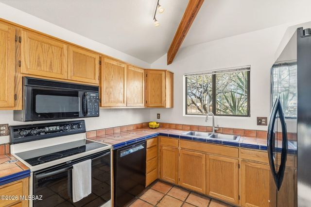 3000 E Thornhall Terrace, Tucson, AZ 85716