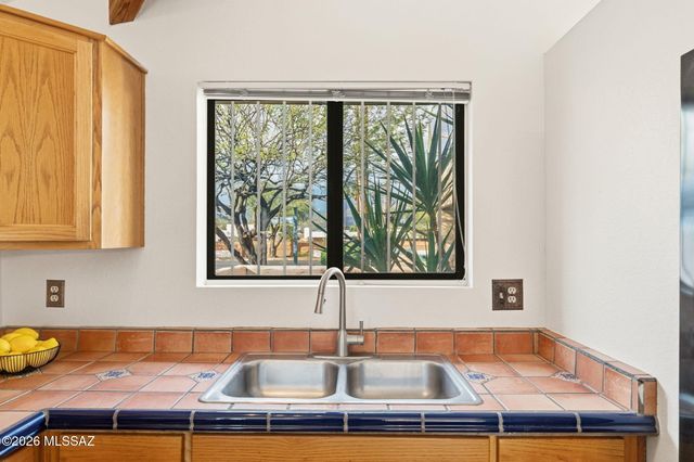 3000 E Thornhall Terrace, Tucson, AZ 85716