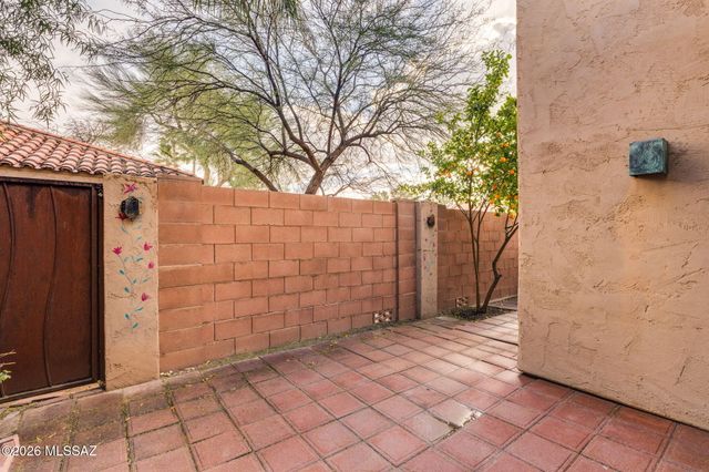 3000 E Thornhall Terrace, Tucson, AZ 85716
