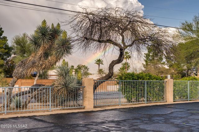 3000 E Thornhall Terrace, Tucson, AZ 85716