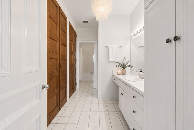 263 Commonwealth VI, Boston, MA 02116