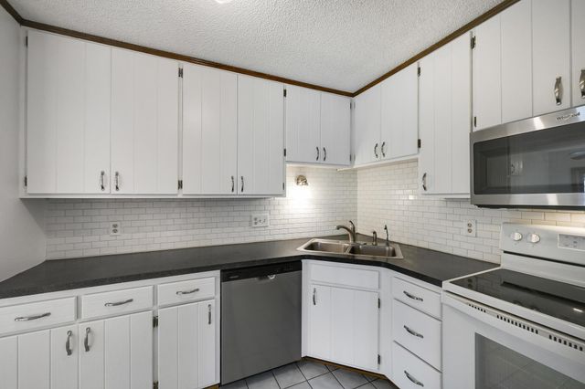 7892 83rd Court N, Brooklyn Park, MN 55445