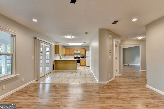 577 Ives Circle NW, Lilburn, GA 30047