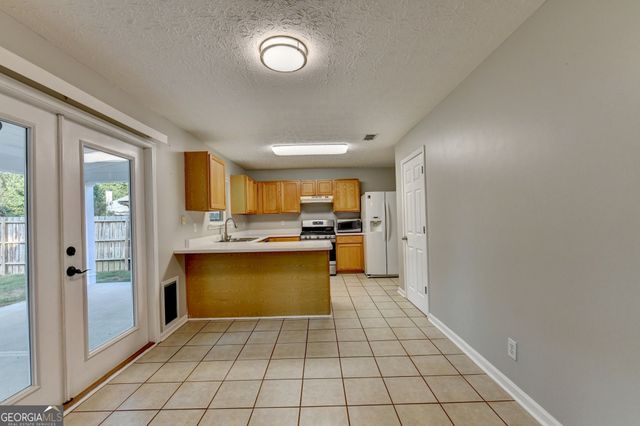 577 Ives Circle NW, Lilburn, GA 30047