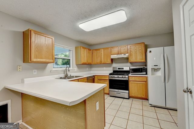 577 Ives Circle NW, Lilburn, GA 30047