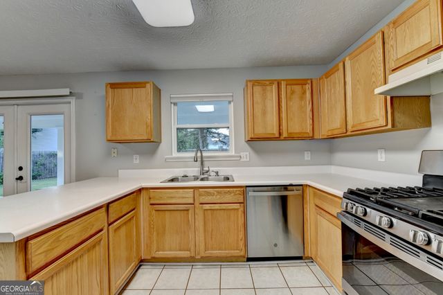 577 Ives Circle NW, Lilburn, GA 30047