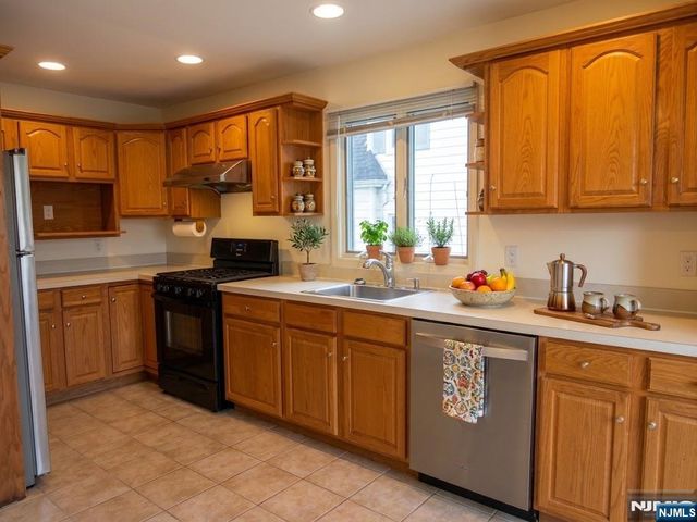 55 Columbus A, Tenafly, NJ 07067