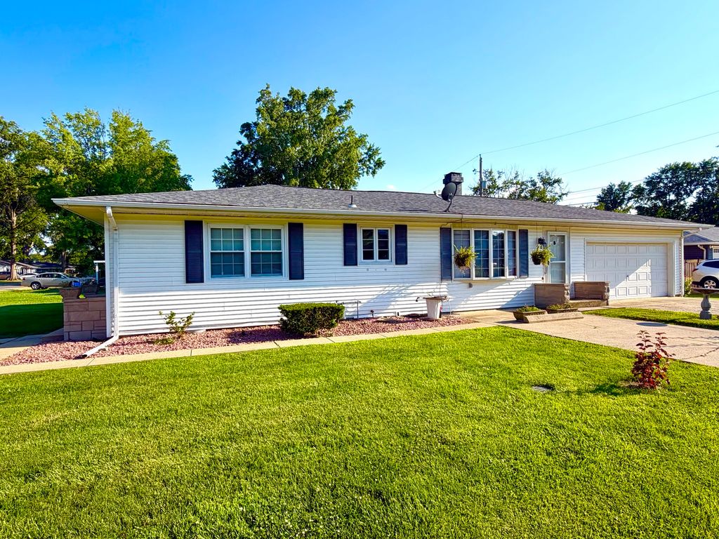 Image 1 of property listing at 1402 Jonquil Street, Centralia, IL 62801