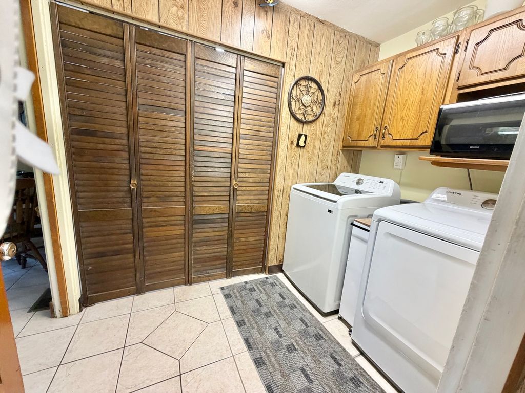 Image 11 of property listing at 1402 Jonquil Street, Centralia, IL 62801