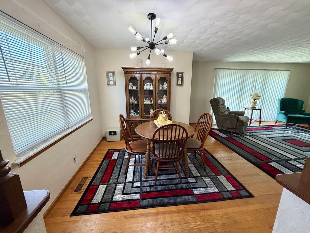 Image 4 of property listing at 1402 Jonquil Street, Centralia, IL 62801