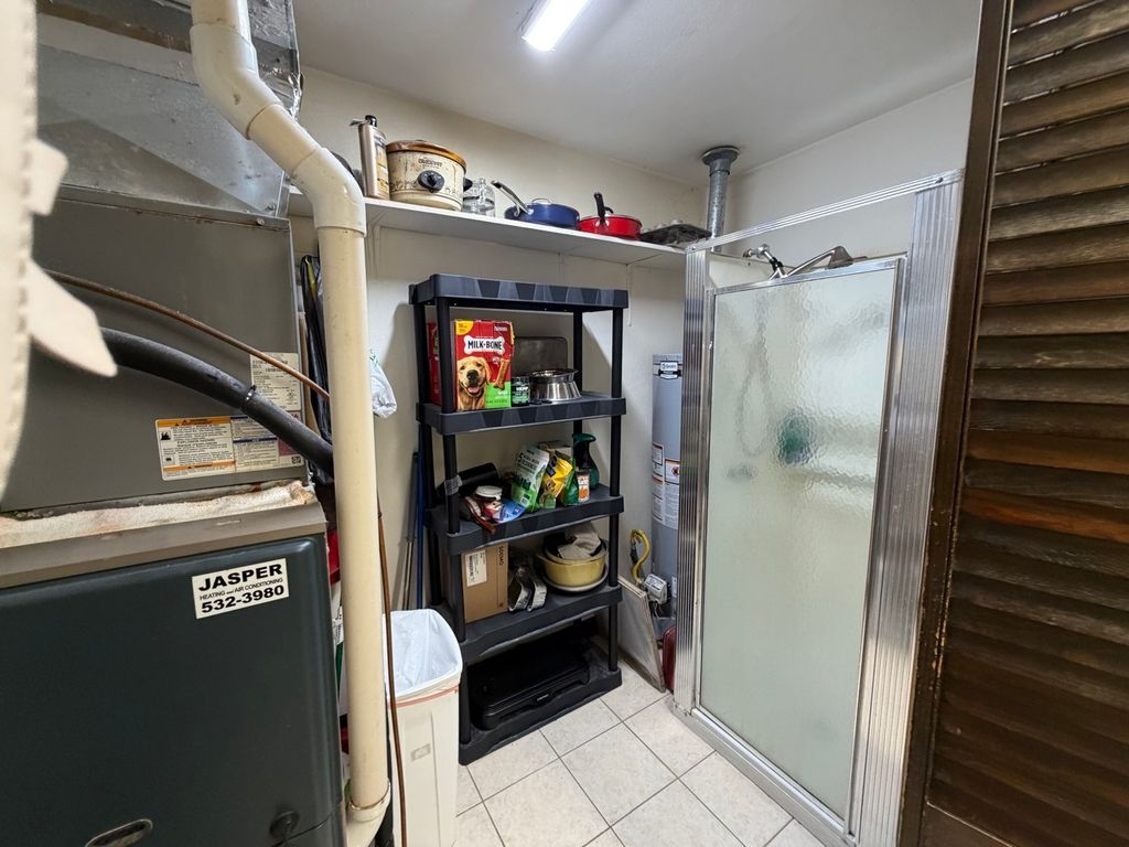 Image 6 of property listing at 1402 Jonquil Street, Centralia, IL 62801