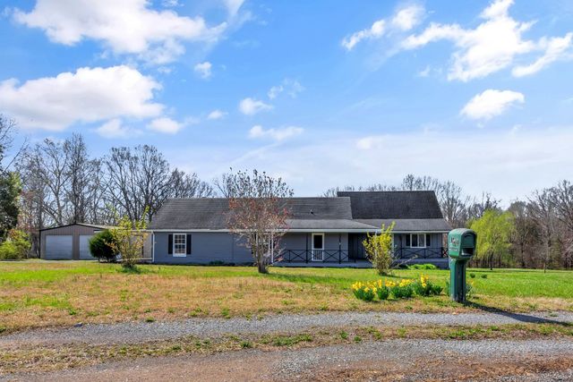 1500 Lock B Rd, S, Clarksville, TN 37040